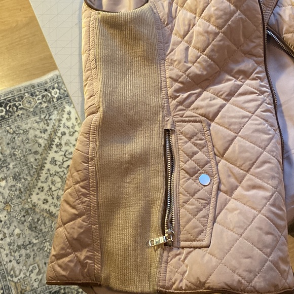 Tan Zara Puffer Vest - Picture 6 of 6